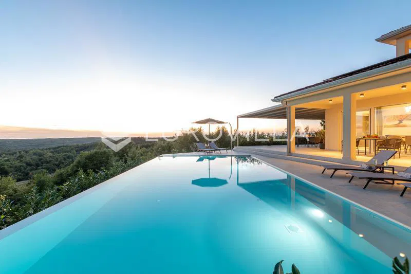 Istra, Motovun, Luksuzna vila s bazenom, 255 m²
