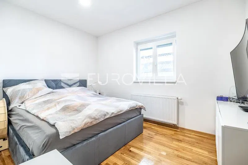 Zagreb, Rudeš - Semi-Detached House with Three Separate Apartments and Garage – 2