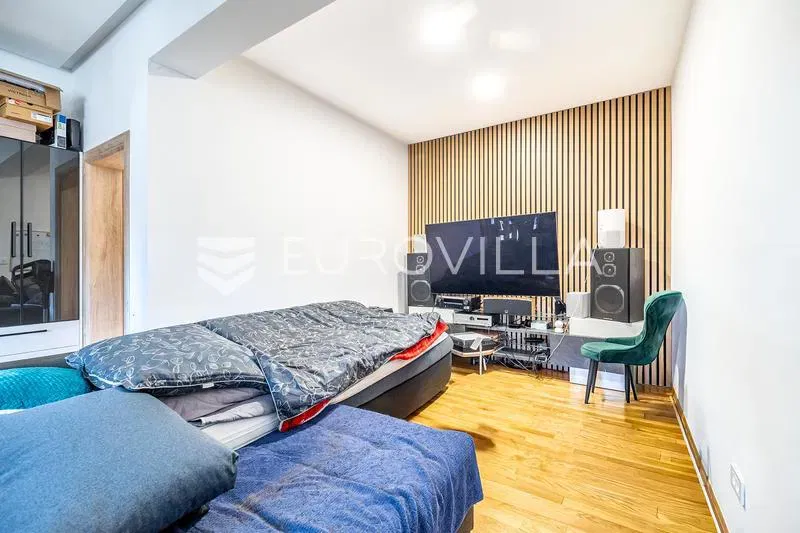 Zagreb, Rudeš - Semi-Detached House with Three Separate Apartments and Garage – 3