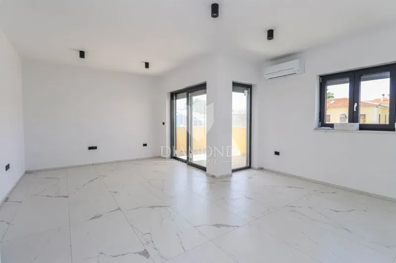 Attraente appartamento in un nuovo edificio di pregio con giardino e ascensore – Štinjan – 3