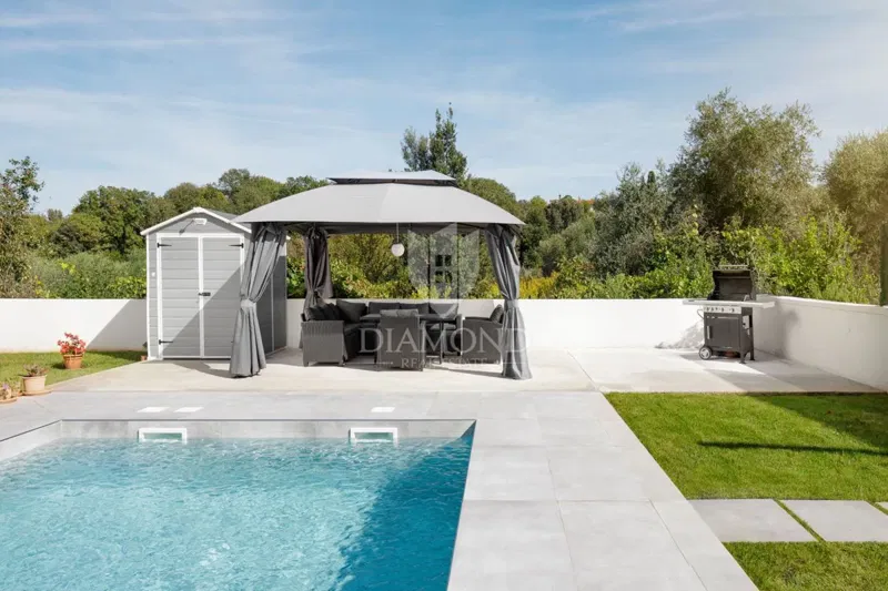 Zona di Pola: Casa moderna con due appartamenti separati e piscina – 2