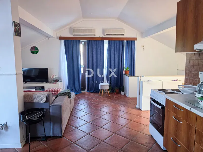 Veli Lošinj, dvosobni stan, 75 m2, balkon, parking