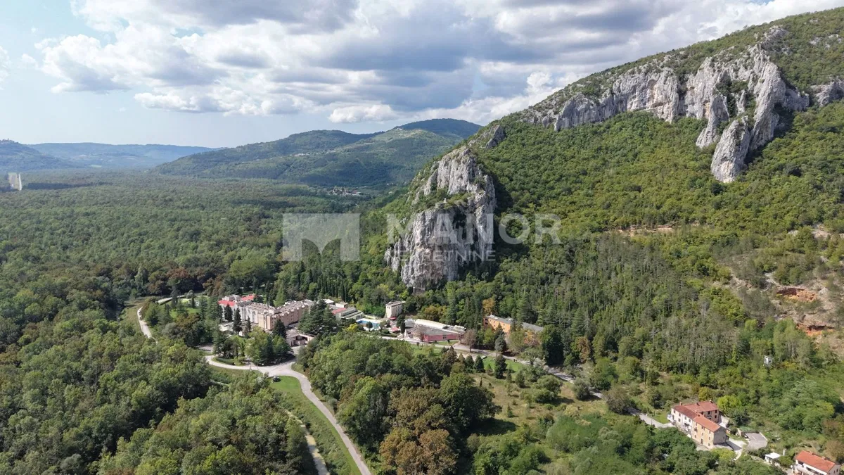 Sovinjak, Buzet, 1.000m2