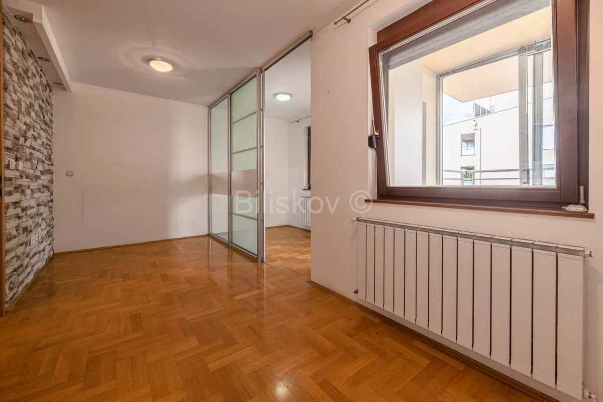 Prodaja,Vrbani 3, jednoiposoban stan 38m2, 3 kat, lift