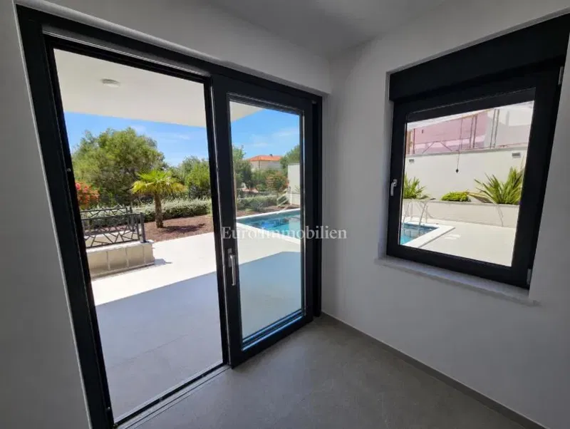 Appartamento con piscina e giardino vicino al mare – Jakišnica – 2