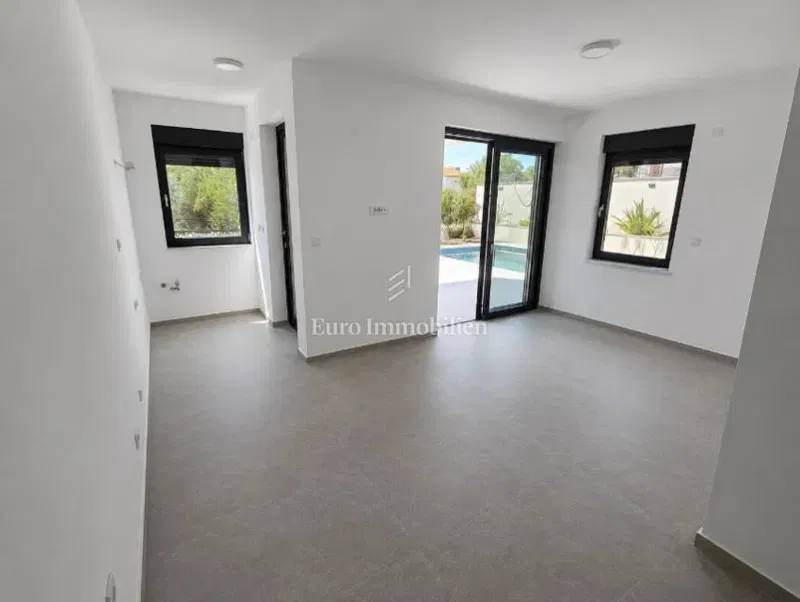 Appartamento con piscina e giardino vicino al mare – Jakišnica – 3