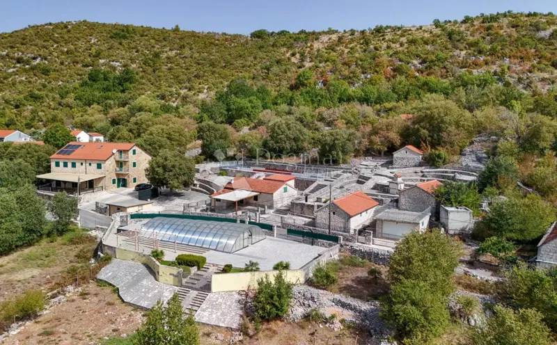 STONE PROPERTY NEAR TROGIR – 3