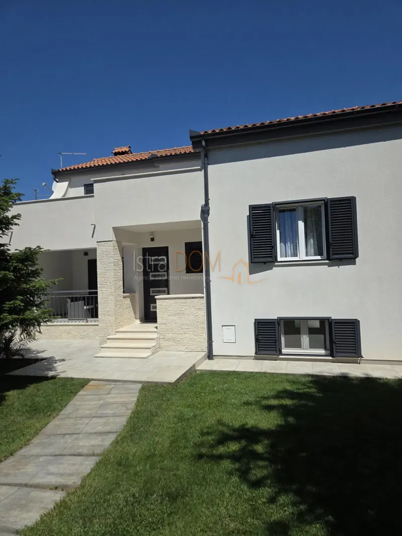 * ŠTINJAN – SAMOSTOJEĆA KUĆA 230 m² S BAZENOM *