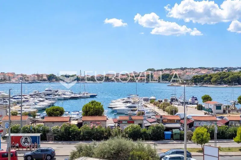 Strožanac, NOVOGRADNJA, dvosoban stan na drugom katu s krovnom terasom, površine 72,11 m²