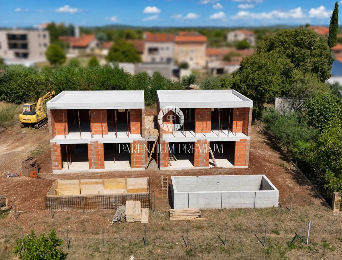 Poreč - Nowoczesny bliźniak z basenem 5 minut od centrum