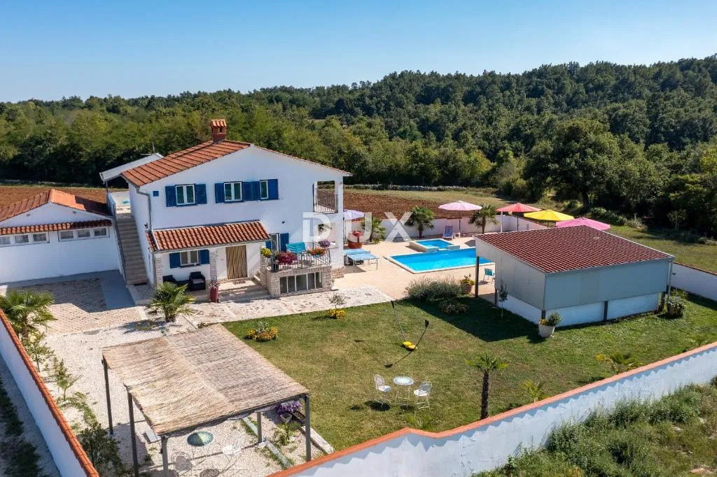 Istria, Žminj, dom s dvoma apartmánmi, bazénom, ďalším pozemkom