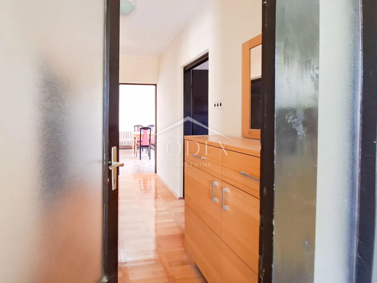 Mrežnica - prodaja kuće sa potencijalom za 3 apartmana