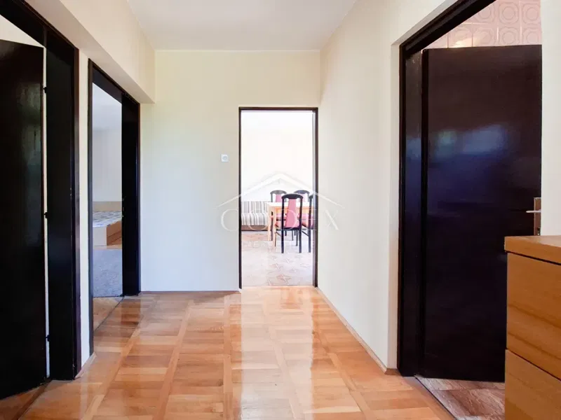 Mrežnica - prodaja kuće sa potencijalom za 3 apartmana