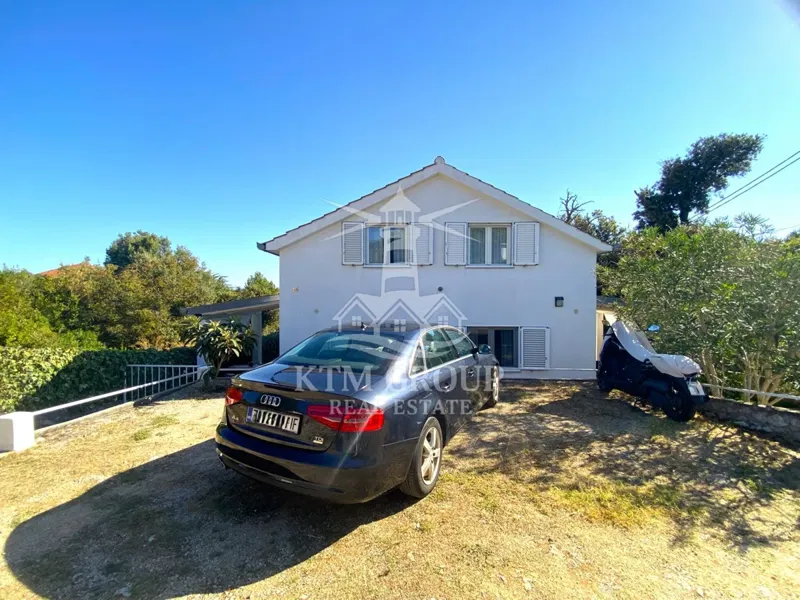 Gelegenheit! PAŠMAN,KRAJ, HAUS MIT ZWEI MÖBLIERTEN WOHNUNGEN, 300 m VOM MEER ENTFERNT