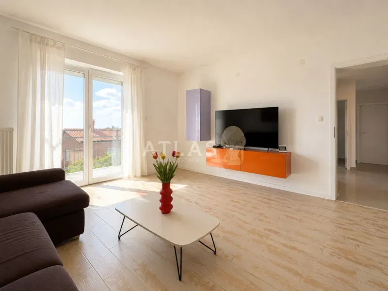 KASTAV – PROSTRAN STAN ZA NAJAM, 2S+DB, 85 M², POGLED NA MORE