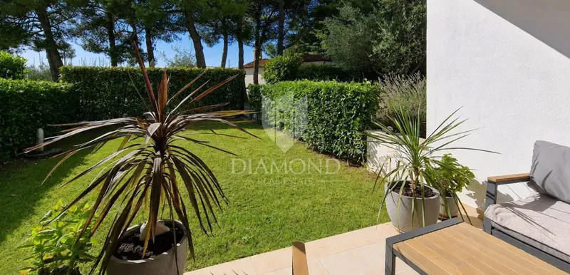 Novigrad, center! Apartment 2nd row from the sea on the ground floor with a garden! – 2