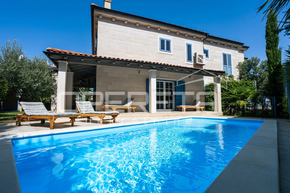 Murter- elegantna mediteranska Vila s bazenom i pogledom na more, 148m2