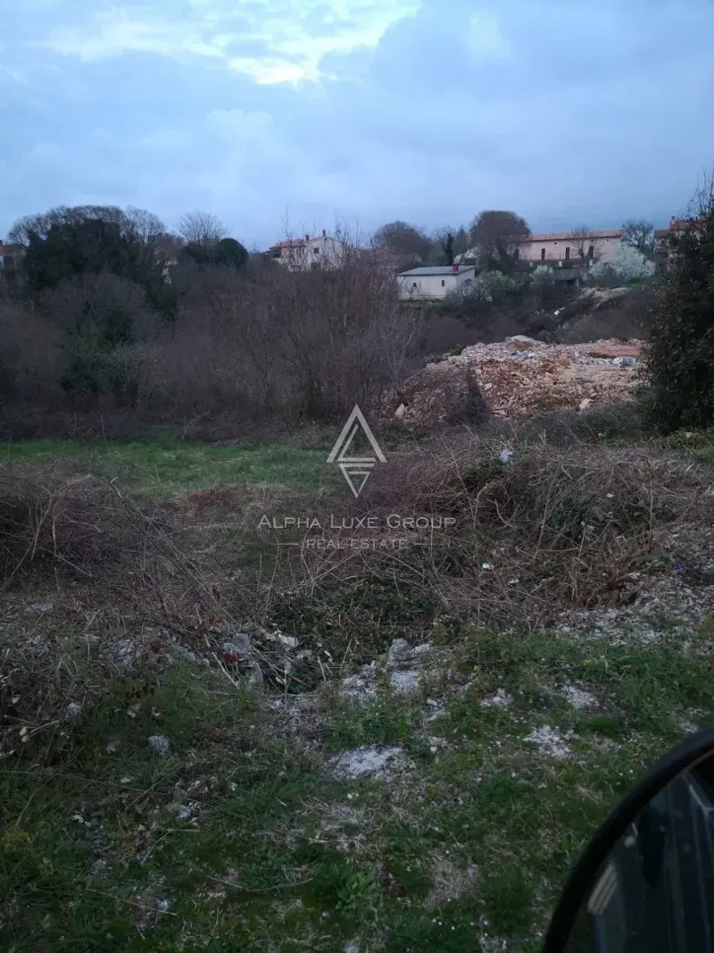 Istra, Svetvinčenat : Građevinsko zemljište 546 m²