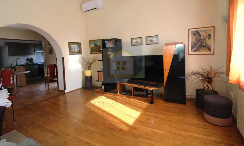 Esclusiva dell'agenzia! Istria, Parenzo - Casa indipendente con due appartamenti + monolocale e ampio giardino - 1500 m dal mare! – 3