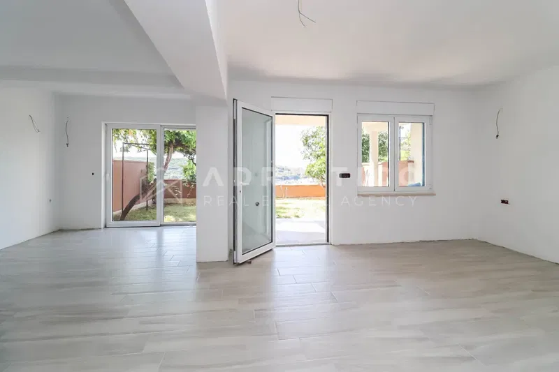 Istria, Pula – sea front apartment with garden and Veruda Marina views – 2