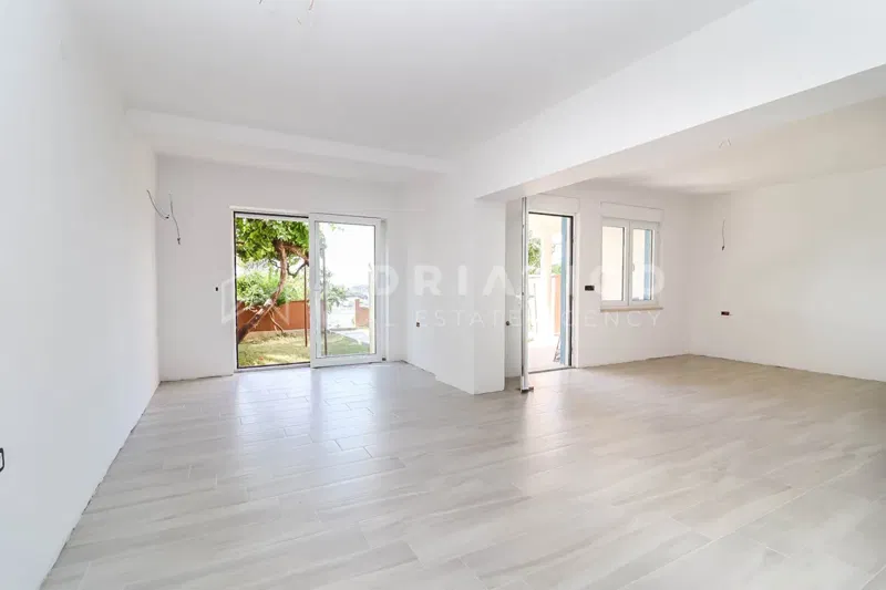 Istria, Pula – sea front apartment with garden and Veruda Marina views – 3