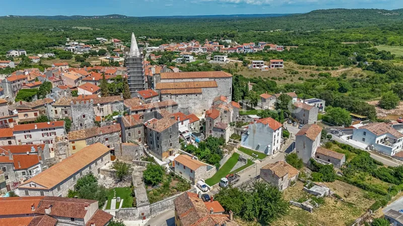 Bale, Istra – kamena kuća u centru