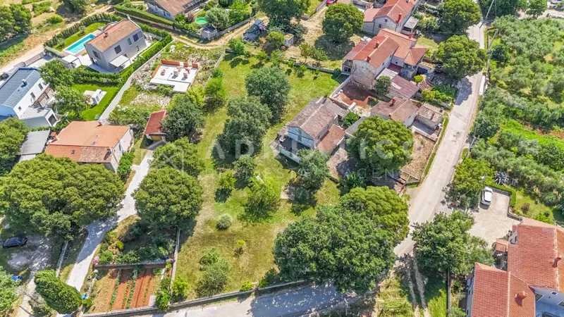 Vrsar, Marasi – Istarsko imanje na 2.601 m² građevinskog zemljišta