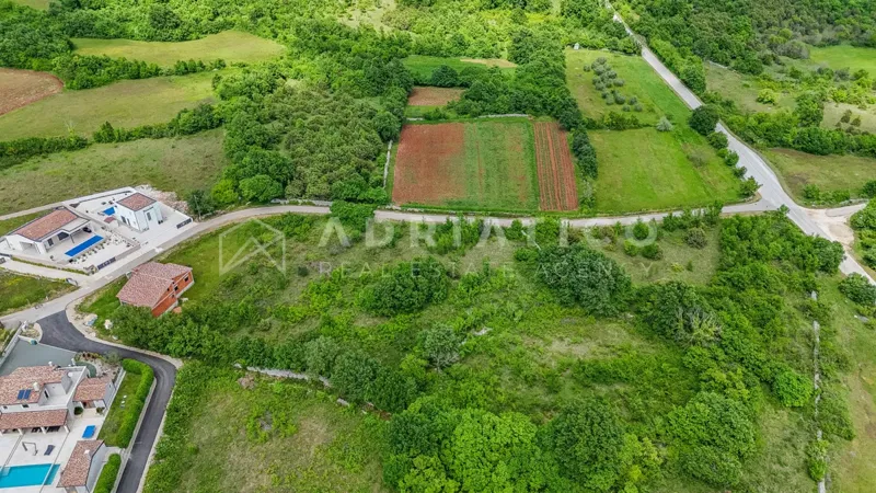 Dintorni di Dignano, Istria – Terreno edificabile in un piccolo borgo istriano