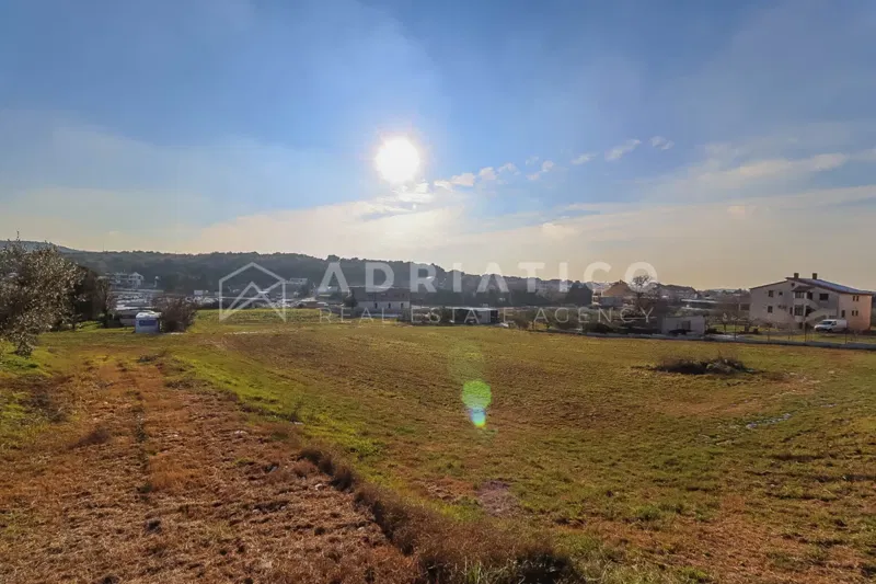 Medulin, Istra - građevinsko zemljište prvi red do mora!