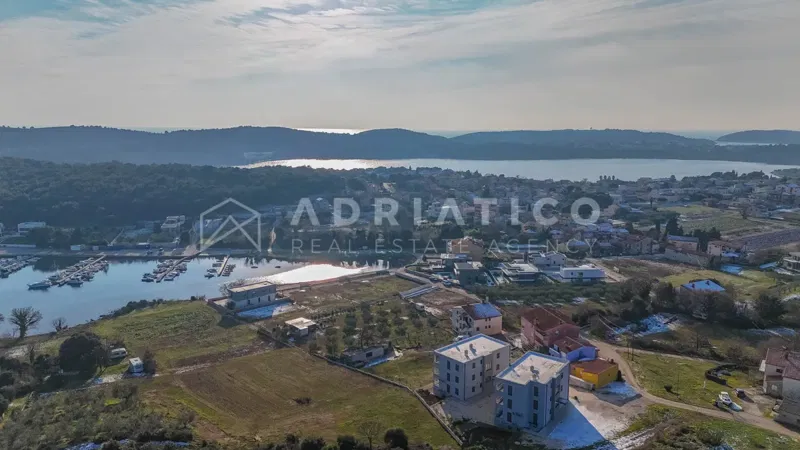 Medulin, Istra - građevinsko zemljište 100m od mora! Prilika!