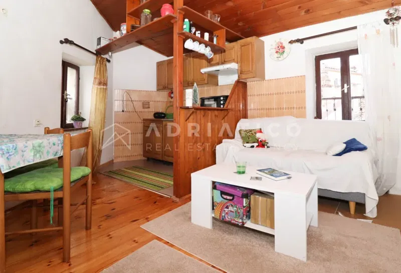 Rovinj, Istra – stan u centru s galerijom i pogledom na more