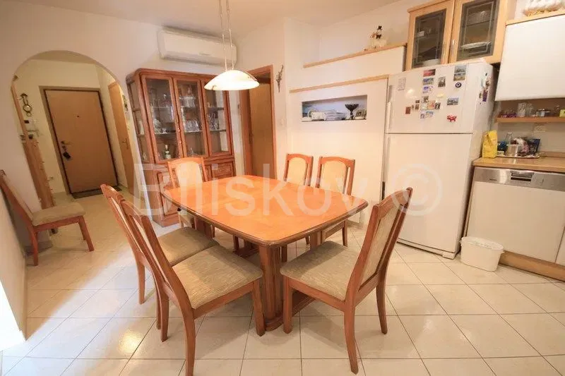 Split, Mertojak prodaja stan 93 m2 + 2 garaže