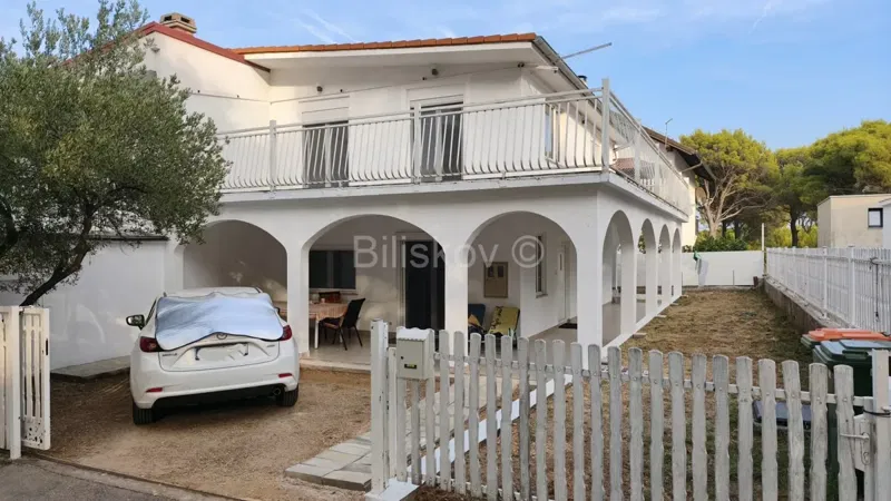 Prodaja, Pirovac, dvojna peterosobna kuća 171 m2, na parceli 215 m2