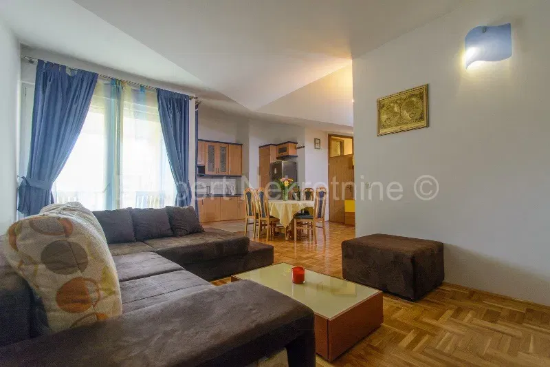 Trogir,Centar,dvosoban stan 65m2 u zgradi novije gradnje