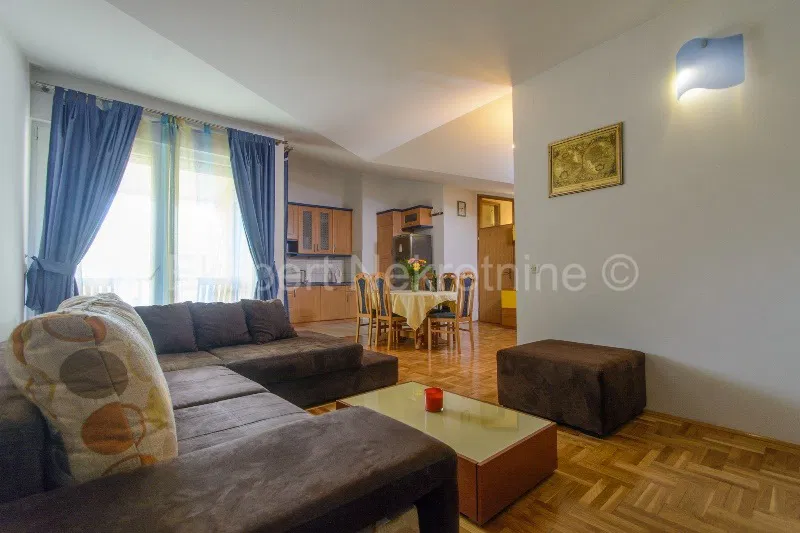 Trogir,Centar,dvosoban stan 65m2 u zgradi novije gradnje