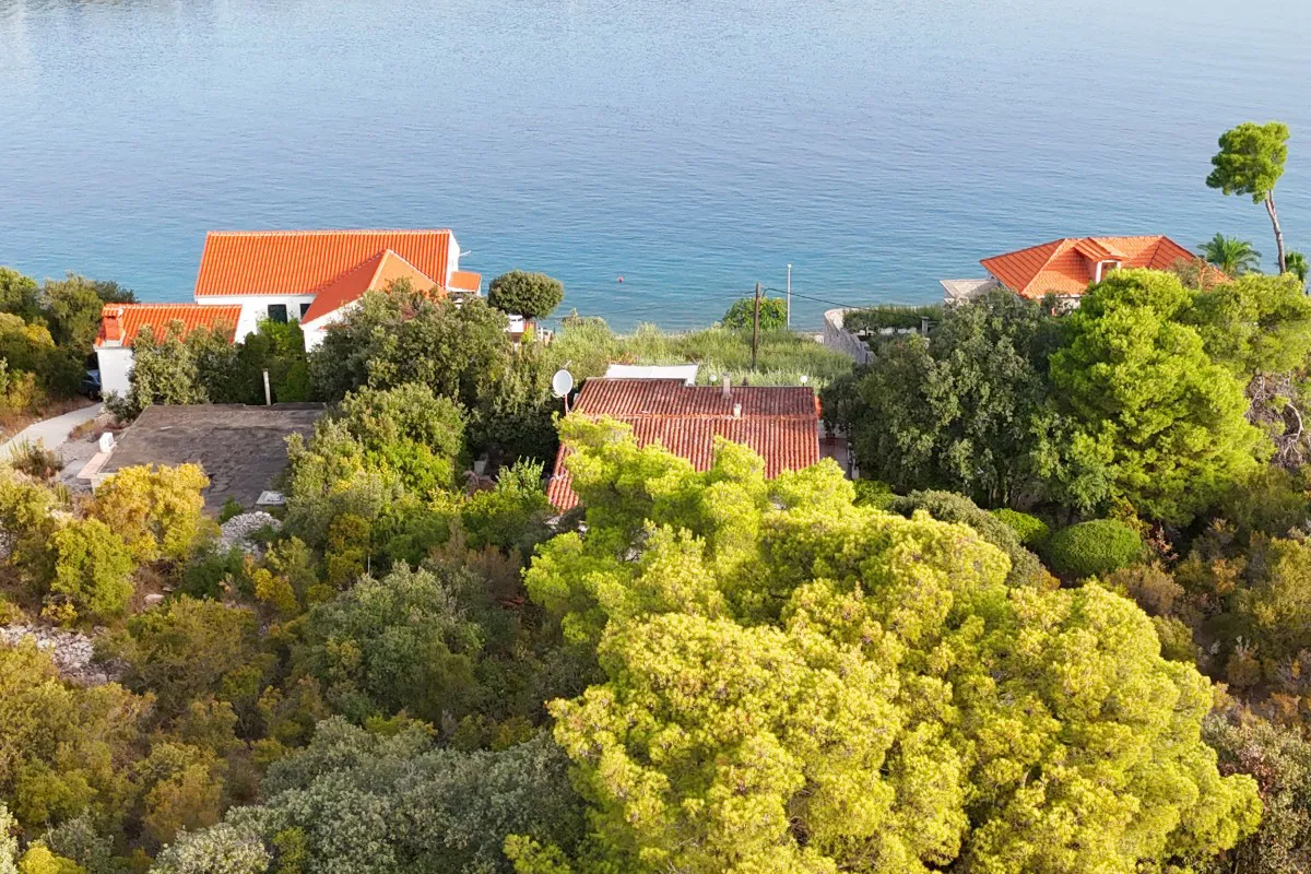 Mediteranska kuća prvi red do mora s 3.830 m² građevinskog zemljišta