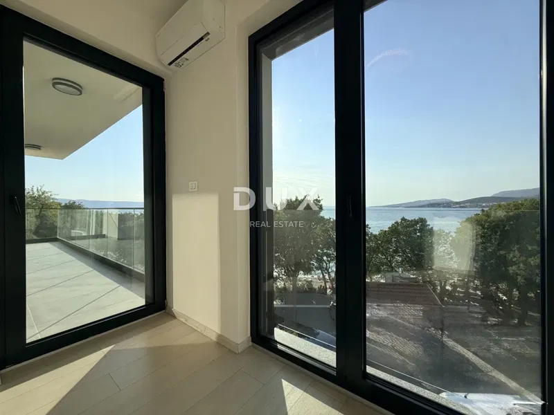 Нови Винодольски, Кленовица, квартира, 80 м², первый ряд с морем, парковка. – 3