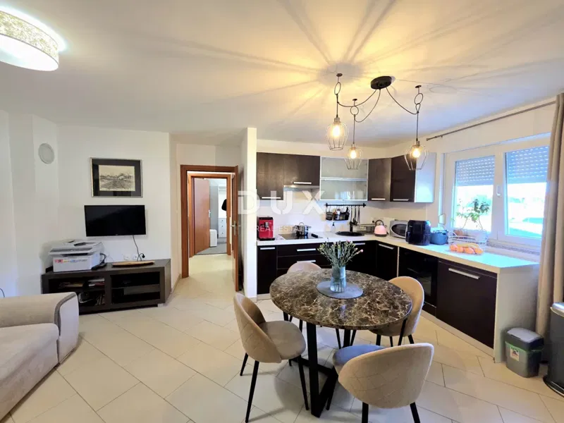 Istria, Pula, family two-bedroom apartment, high ground floor, sought-after location – 3
