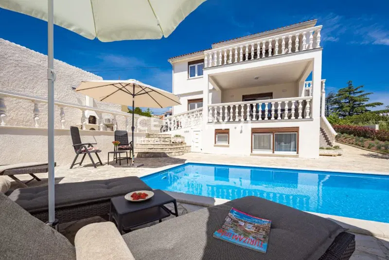 MEDULIN, VILLA MIT POOL, ZWEI GETRENNTE WOHNUNGEN UND MEERBLICK, 1 KM VOM STRAND ENTFERNT