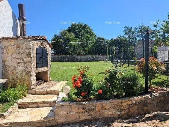 Višnjan, kuća 252 m2. Samostojeća.