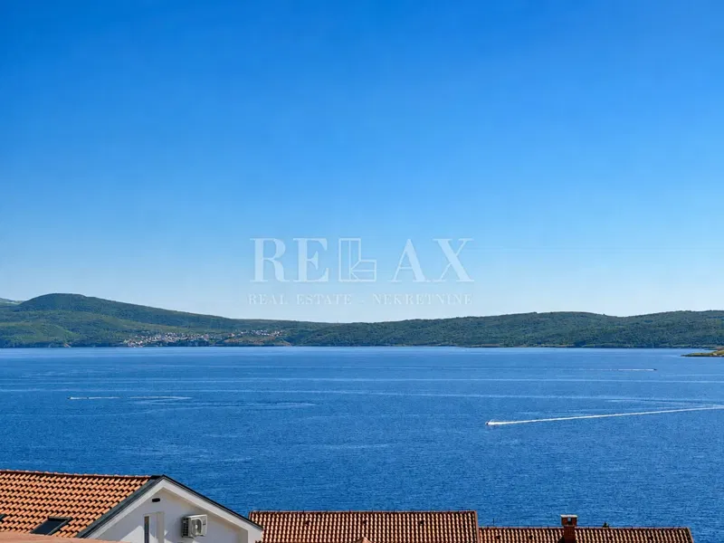 Crikvenica - stan s loggiom, parkingom i panoramskim pogledom