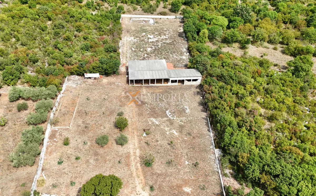 Paljuv – terreno edificabile 905 m²