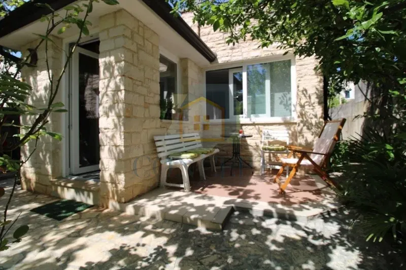 Istria, Parenzo 2 km – Casa indipendente con appartamento aggiuntivo immersa nel verde vicino a Parenzo! – 2