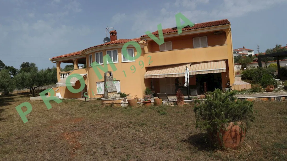 Bale – Barbariga samostojeća katnica 350 m2, na okućnici od preko 2000 m2