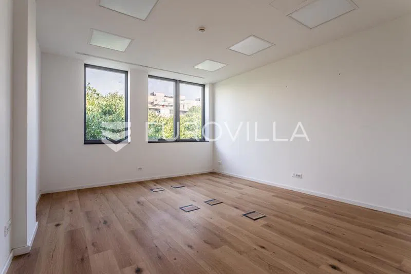 Split, Trstenik, zakup poslovnog prostora od 63 m² u Orinoj zgradi, atraktivna lokacija