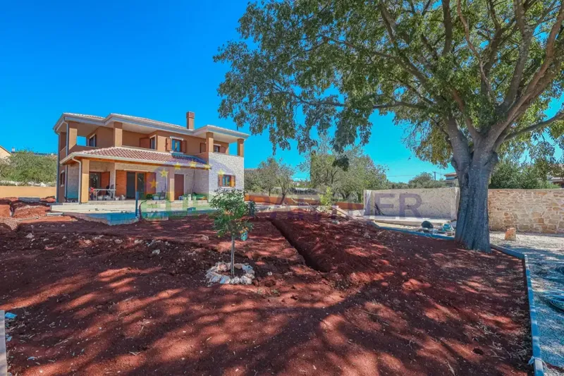 POREČ – UMGEBUNG | Mediterranes Haus mit Meerblick und Pool