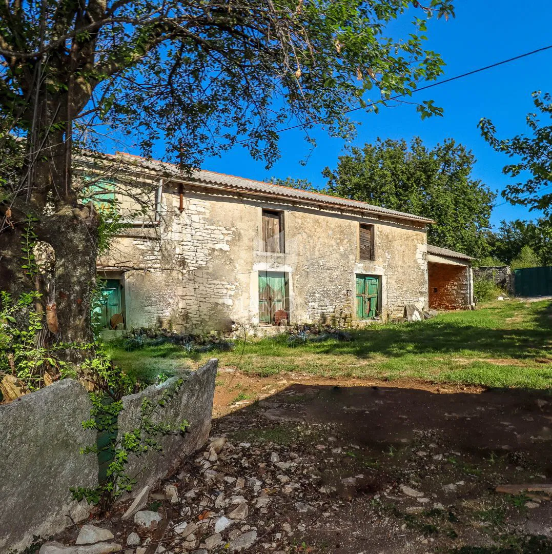 Kanfanar, okolica, kamnita hiša za prenovo na mirni lokaciji