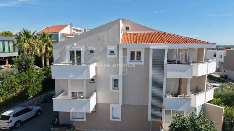 Novalja - četverosobni stan - pogled na mora