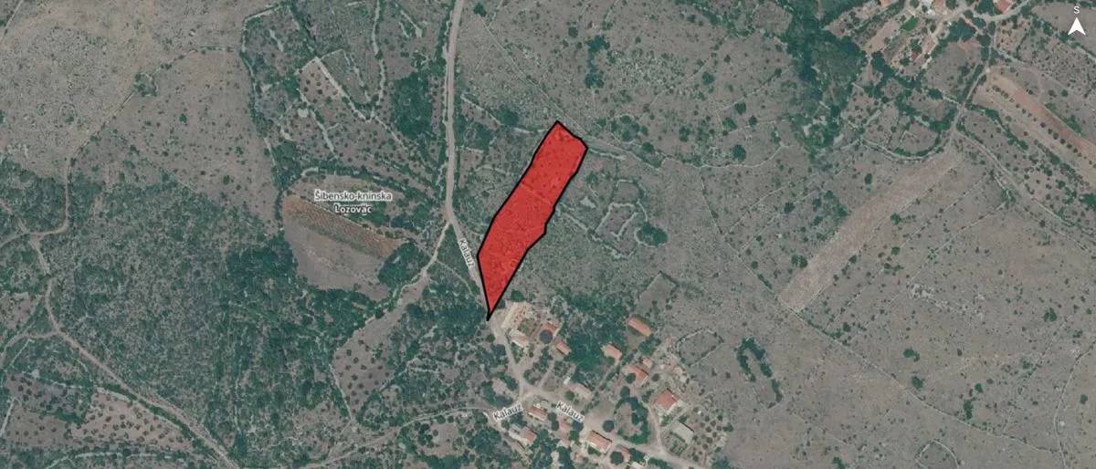 Zemljište: Lozovac (blizu NP KRKA), 6403 m2, OPG + kamp kao mogućnost