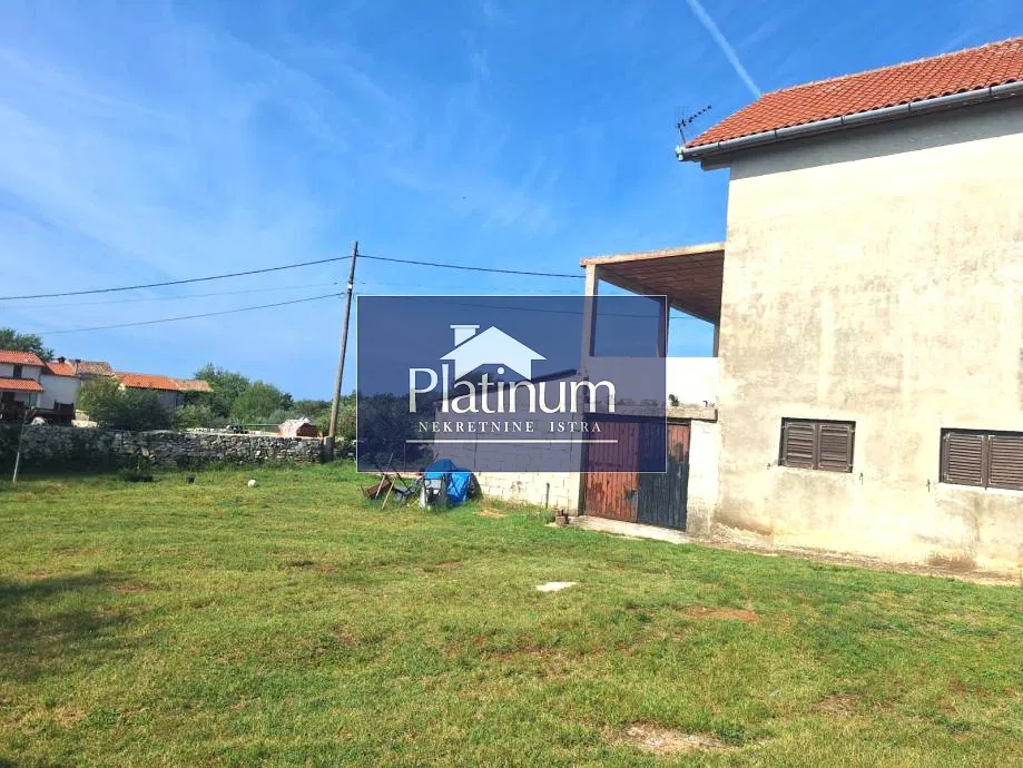 Istra, Juršići, hiša 180 m² na parceli 2.700 m², velik potencial